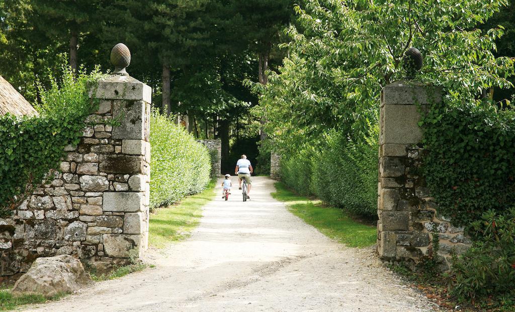 Insolite Dans Les Arbres Les Ormes, Epiniac Bed & Breakfast Exterior photo